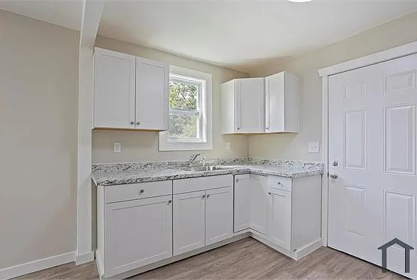 3 bed, 890 sqft, $1,390 — Photo 4