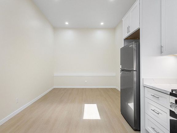 5th image of 1201 Park St #1203