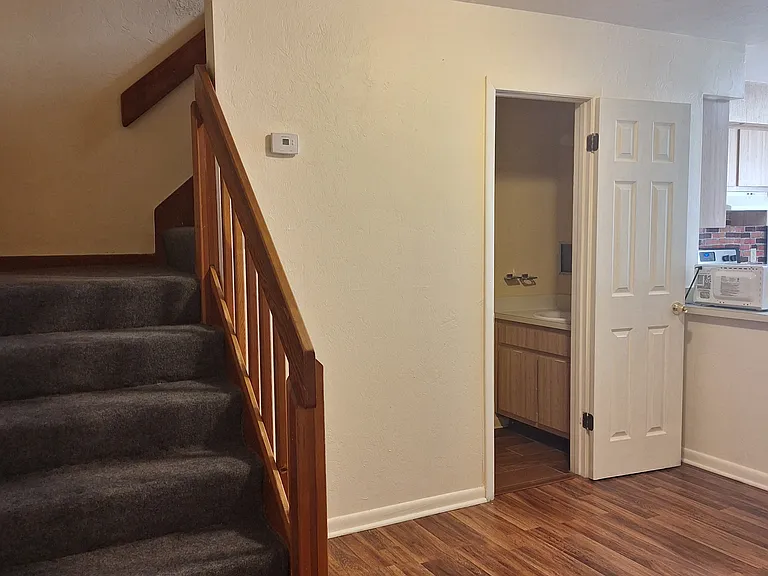 2136 SW 39th Dr — Photo 3