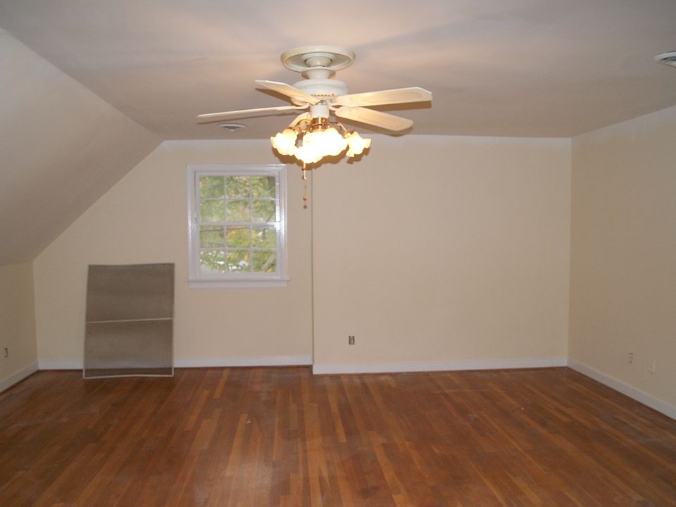 Upper Bedroom/play area