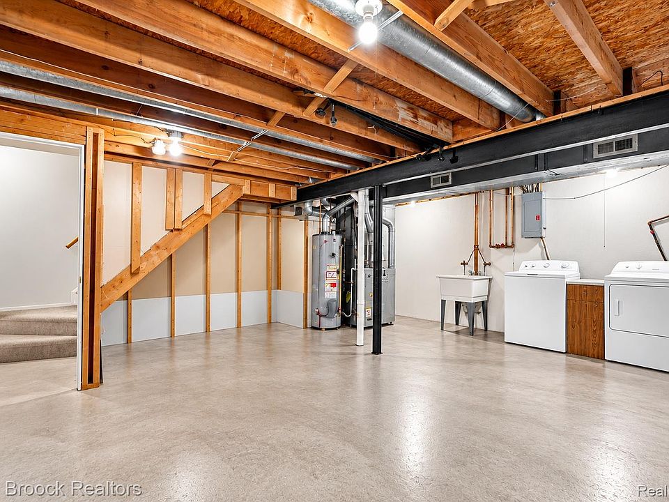 387 Neptune Dr, photo 27