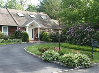 49 Homewood Pl, Manhasset, NY 11030