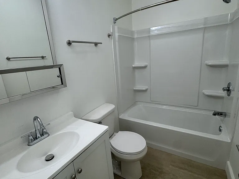 410 E 13th St #B — Photo 11