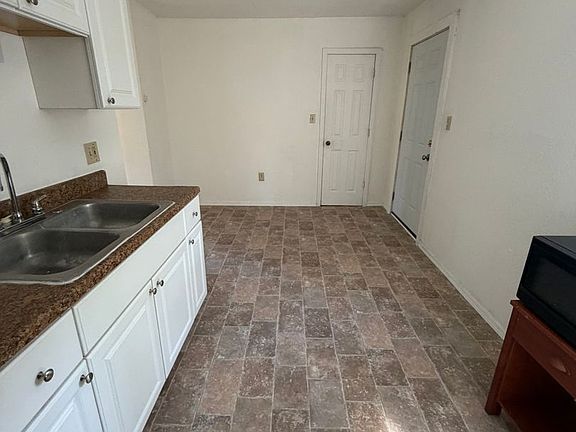 2nd image of 420 Cherry St #B