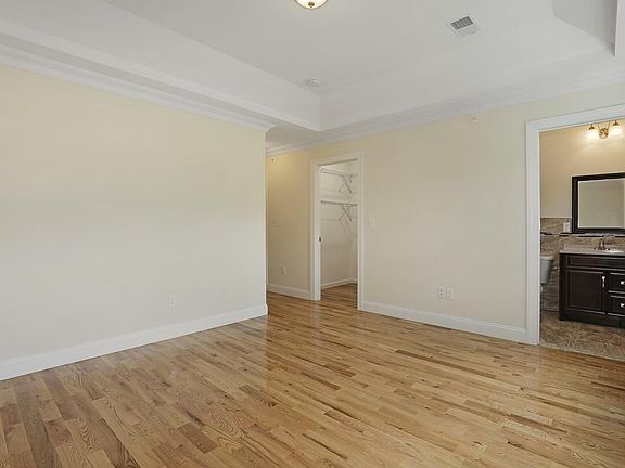 5th image of 109 Palm St #2