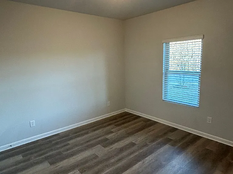 219 Oakwood Dr — Photo 16