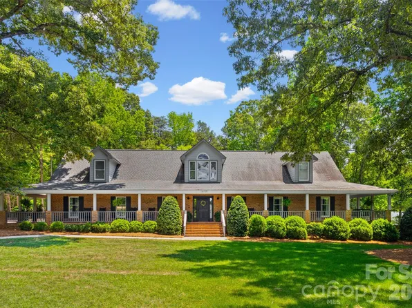 16105 Langston Dr, Charlotte, NC 28278