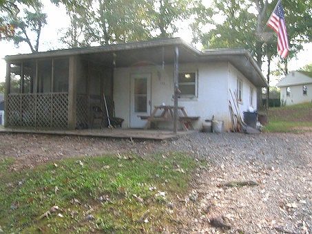 2nd image of 134 S Oak Dr