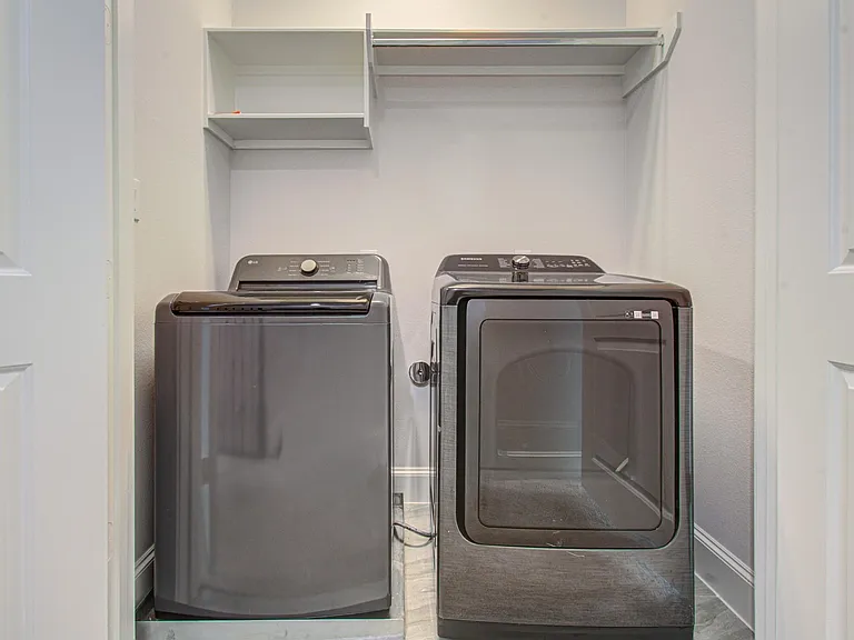 9532 London Bridge Sta — Photo 27