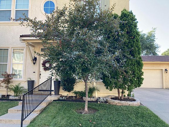Front of home and driveway/garage