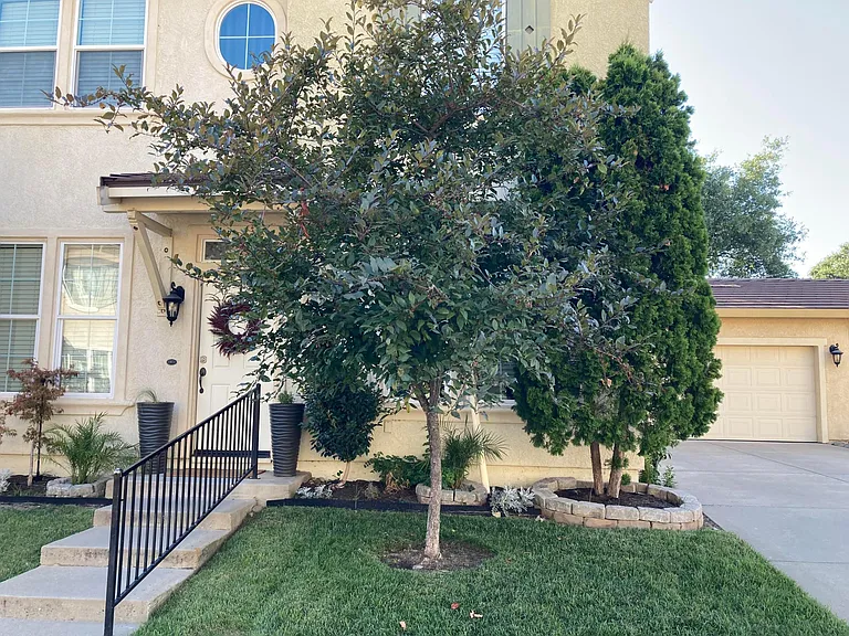 Front of home and driveway/garage
