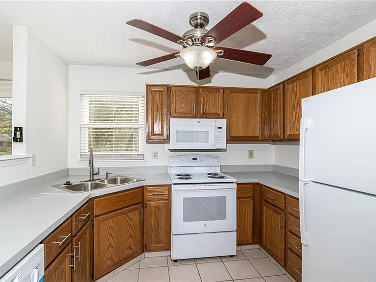 Kitchen (First Floor)