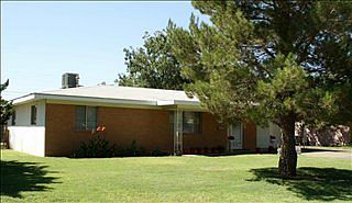 3rd image of 704 W Hervey Dr