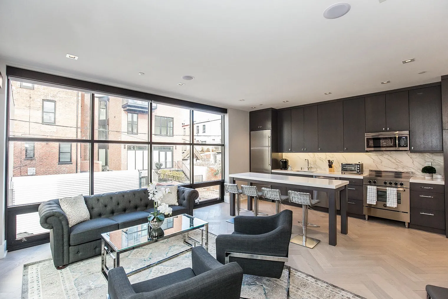 2 bed, 2.0 bath, 11840 sqft, $6,492 — Photo 1
