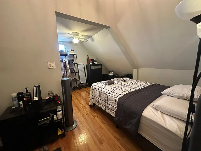 1120 W Roscoe St — Photo 11