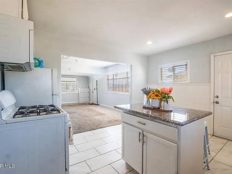 2725 Desert St #2725 — Photo 4