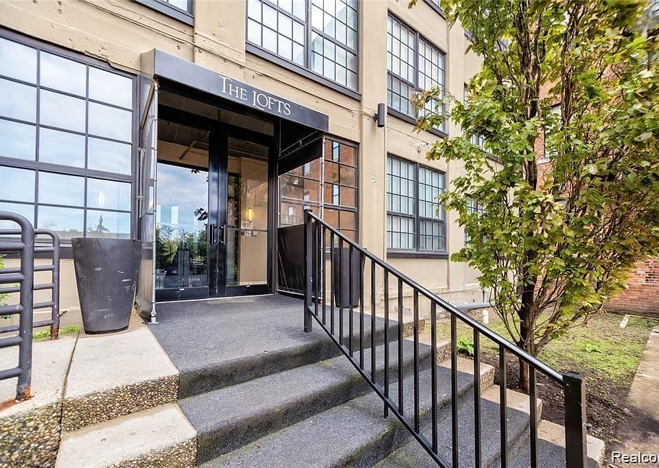 1st image of 6533 E Jefferson Ave APT 135