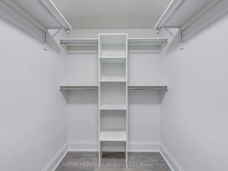 30 Roehampton Ave #403 — Photo 18