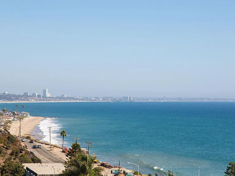18109 Coastline Dr — Photo 29