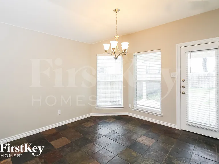 204 Pagoda Dr — Photo 5