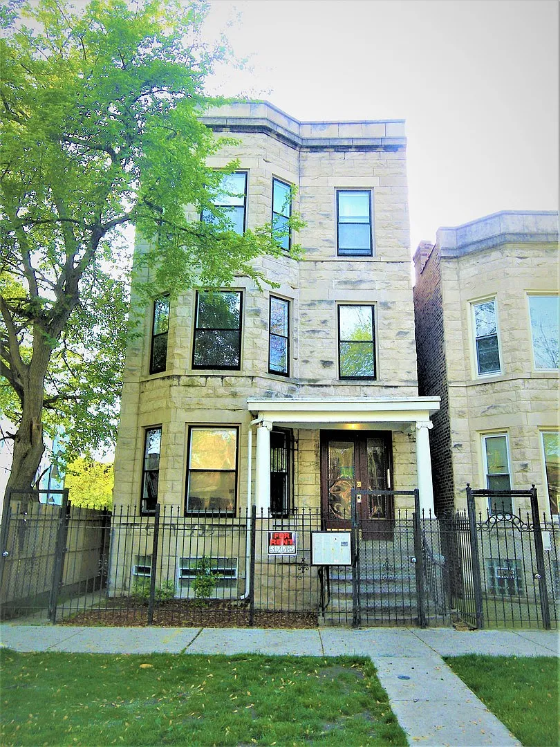 3 bed, $1,600 — Photo 1