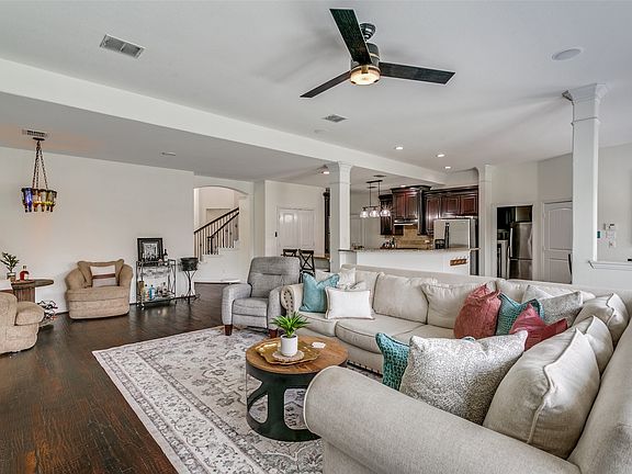 5th image of 400 S Hampton Ct