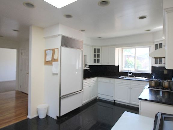 5th image of 13538 Coolidge Ave #3