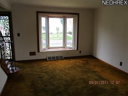 5th image of 320 Marion Dr
