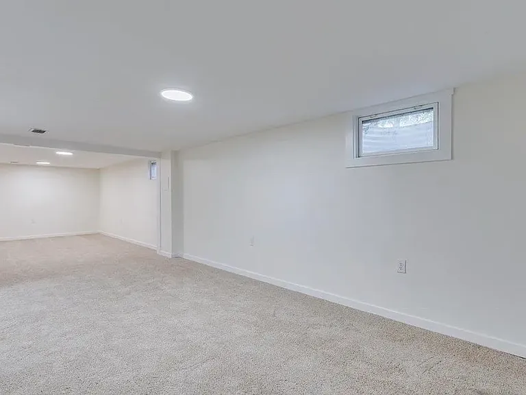 565 S Circle Dr — Photo 17