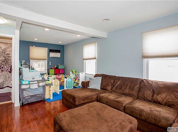 4th image of 180 Oakley Ave