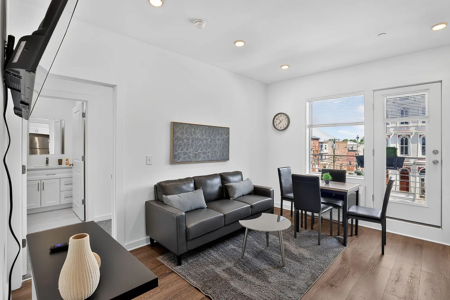 1 bed, 1.0 bath, 5963 sqft, $2,395 — Photo 2