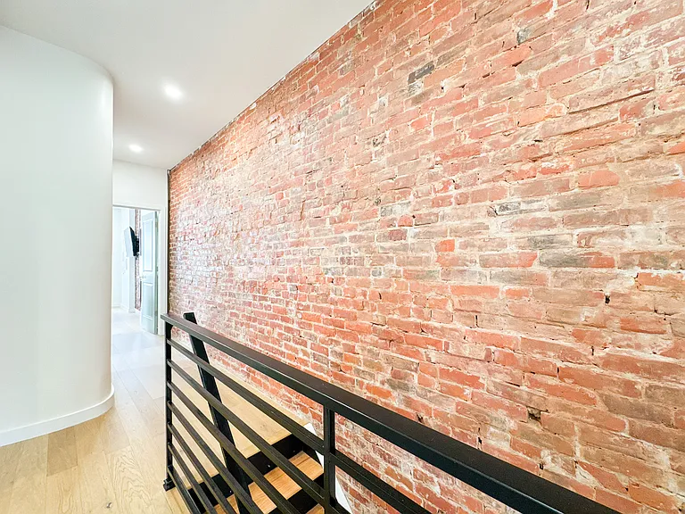 637 Belgrade St — Photo 20