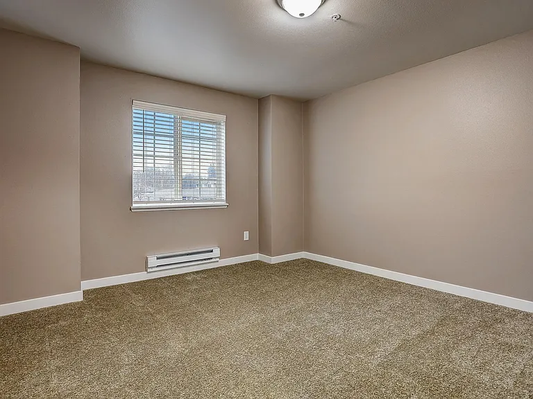 Sunset Highlands Apartments — Photo 19