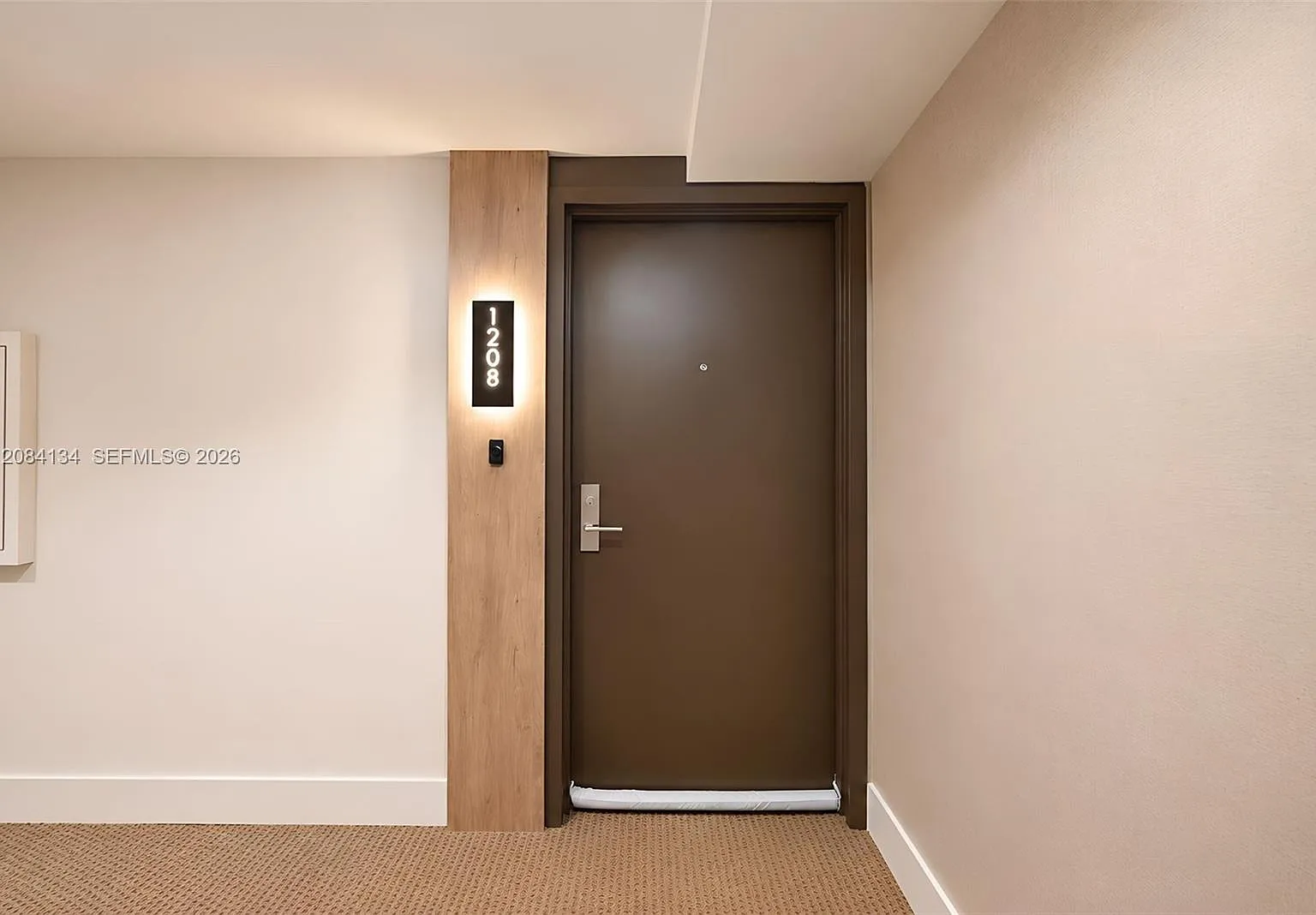 Venetian Isle Condo — Photo 1