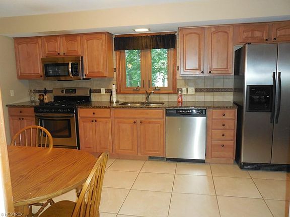 5th image of 176 Forest Garden Dr
