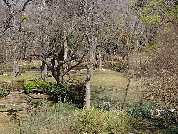 3rd image of 1208 Creekview Dr