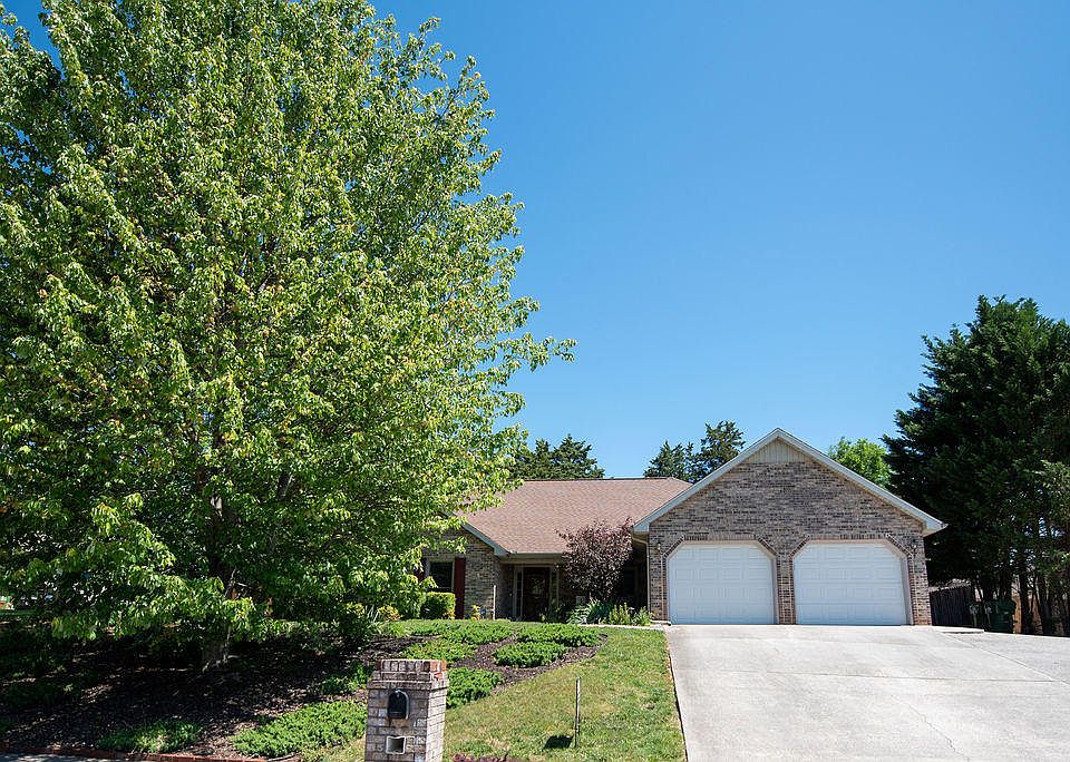 1st image of 826 Somerset Dr