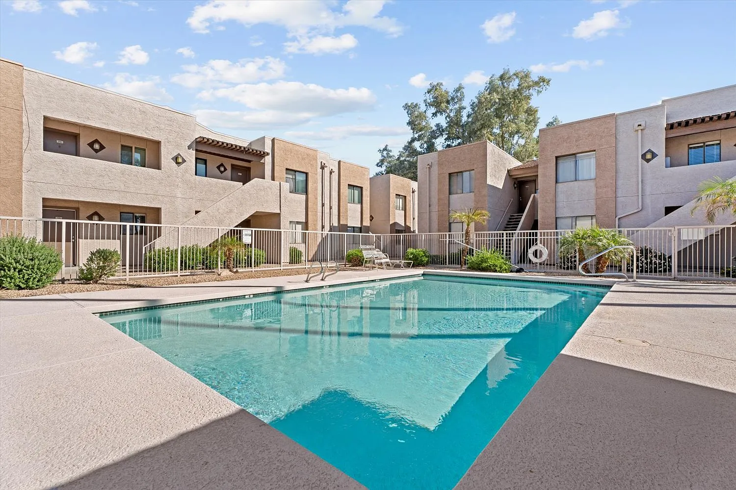 2 bed, 751 sqft, $1,600 — Photo 3
