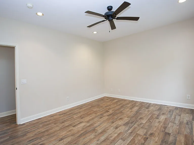 102 Willow Creek Ln — Photo 31
