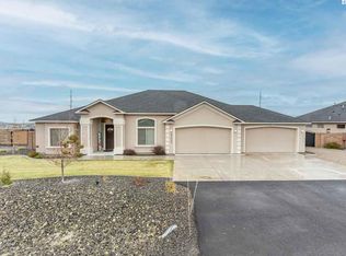 83504 E Sagebrush Rd, Kennewick, WA 99338