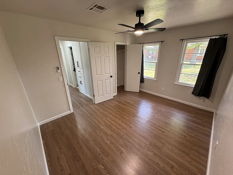 1522 Oxford Way — Photo 12