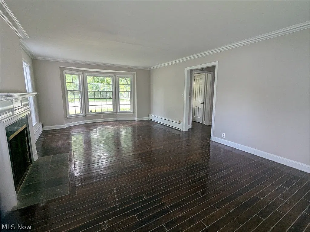 3 bed, 1.5 bath, 1389 sqft, $1,795 — Photo 3