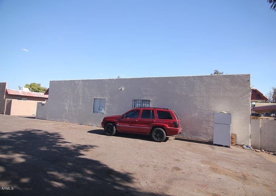 2nd image of 2714 E Tierra Buena Ln