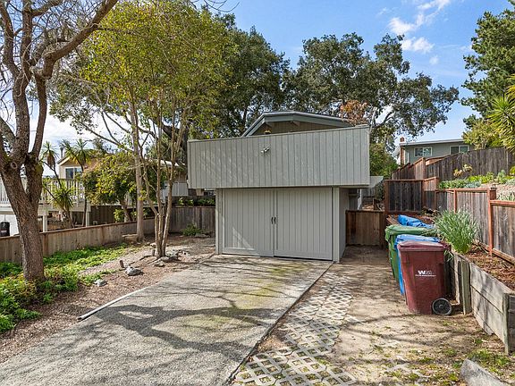 2nd image of 113 Christel Oaks Dr