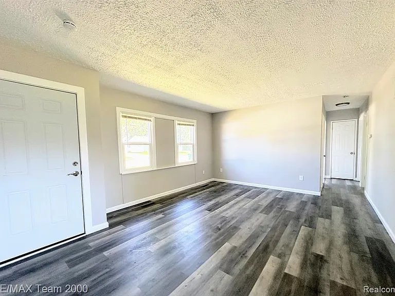 316 Lytle Pl — Photo 3