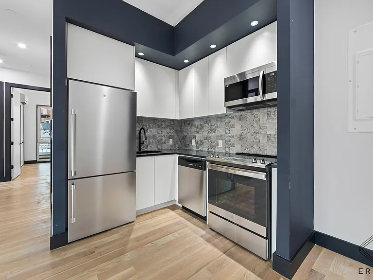 7 Melrose St #4L — Photo 4
