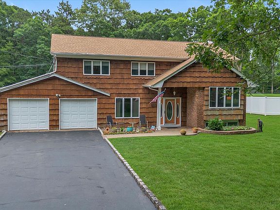 2nd image of 29 Wintergreen Drive