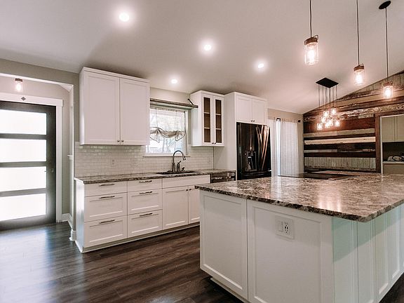 5th image of 9808 Lonsdale Dr