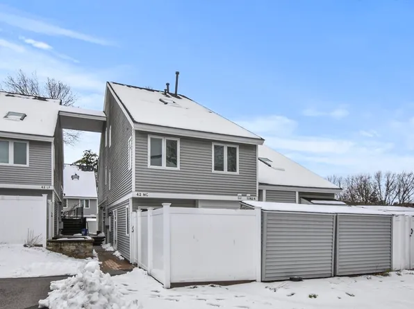 42 Meadow Pond Dr APT G, Leominster, MA 01453
