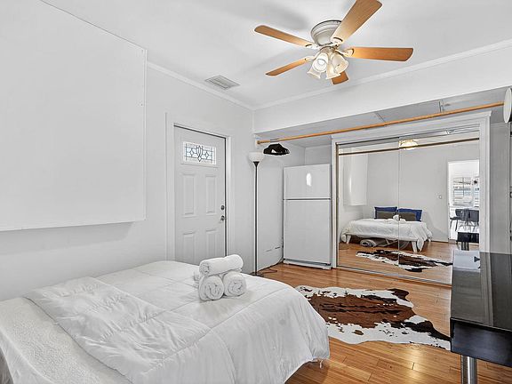 5th image of 1123 SE 2nd Ave